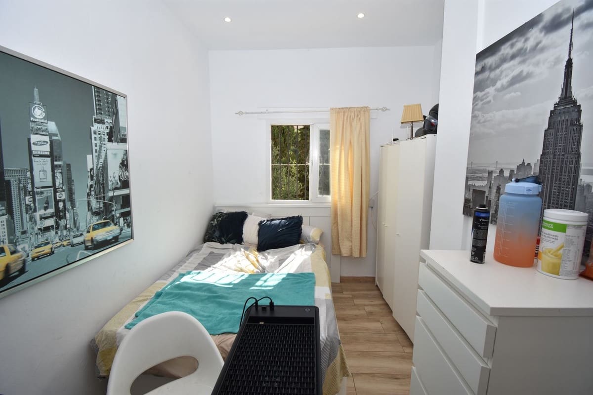 6 soveværelse Villa til salg i El Faro med swimmingpool garage - € 690.000 (Ref: 9998479)
