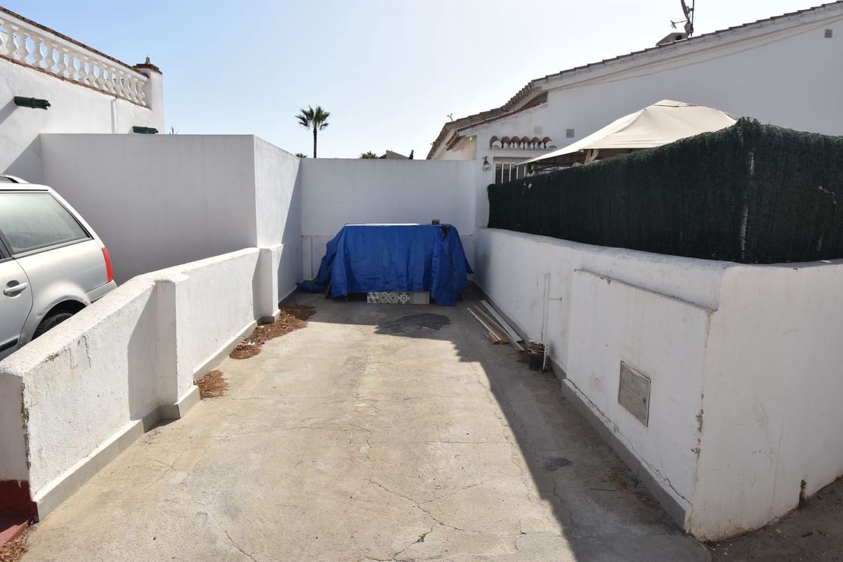 6 soveværelse Villa til salg i El Faro med swimmingpool garage - € 690.000 (Ref: 9998479)