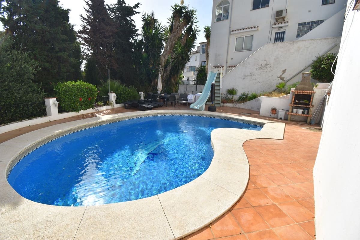 6 soveværelse Villa til salg i El Faro med swimmingpool garage - € 690.000 (Ref: 9998479)