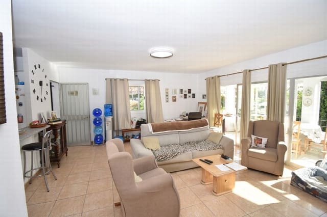 Villa te koop in El Faro, Mijas met zwembad - € 690.000 (Ref: 9998479)