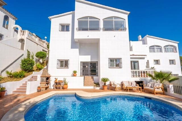 Villa te koop in El Faro, Mijas met zwembad - € 690.000 (Ref: 9998479)