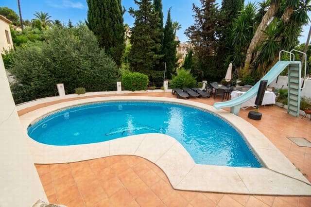 Villa te koop in El Faro, Mijas met zwembad - € 690.000 (Ref: 9998479)