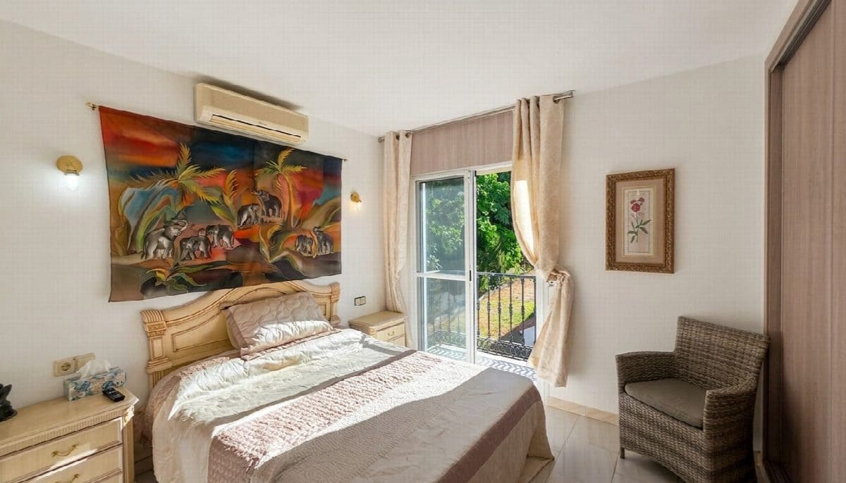 2 bedroom Townhouse for sale in Mijas Golf with pool - € 370,000 (Ref: 9998480)