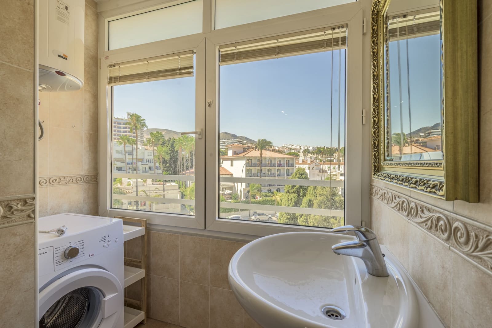 1 soverom Leilighet til salgs i Torremolinos med garasje - € 295 000 (Ref: 10002508)