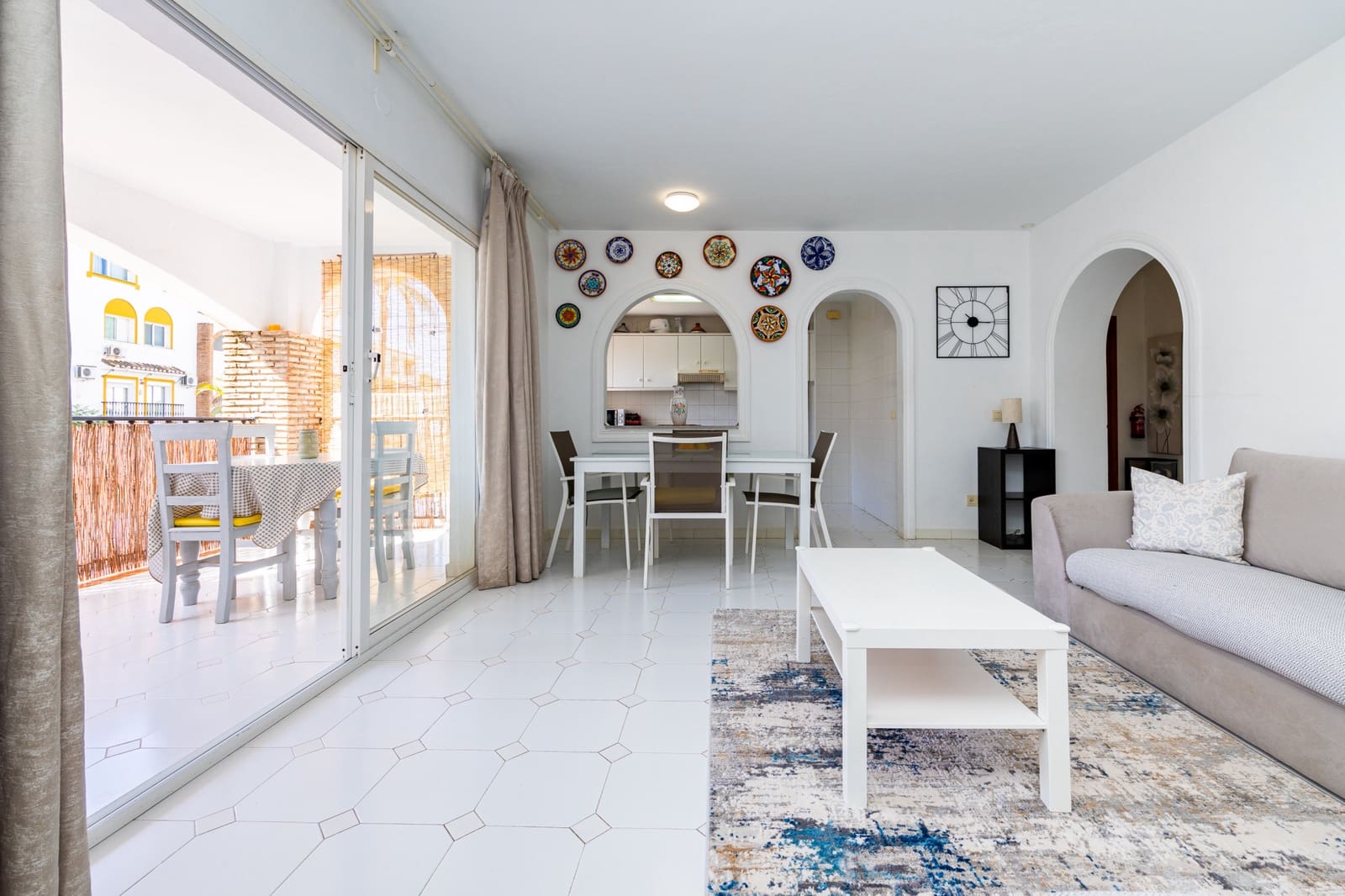 2 bedroom Apartment for sale in Calahonda with pool - € 285,000 (Ref: 10016962)