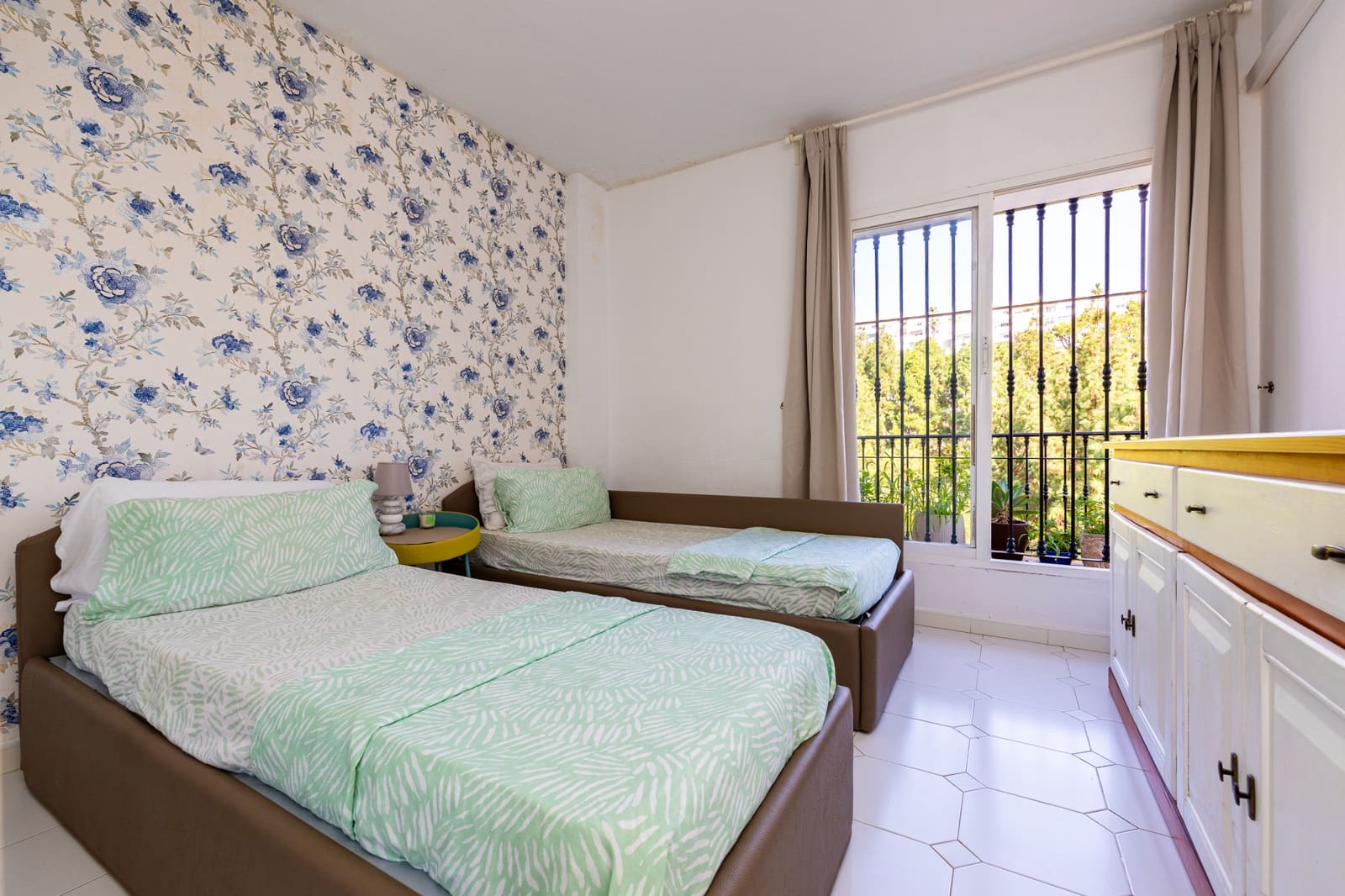 2 bedroom Apartment for sale in Calahonda with pool - € 285,000 (Ref: 10016962)