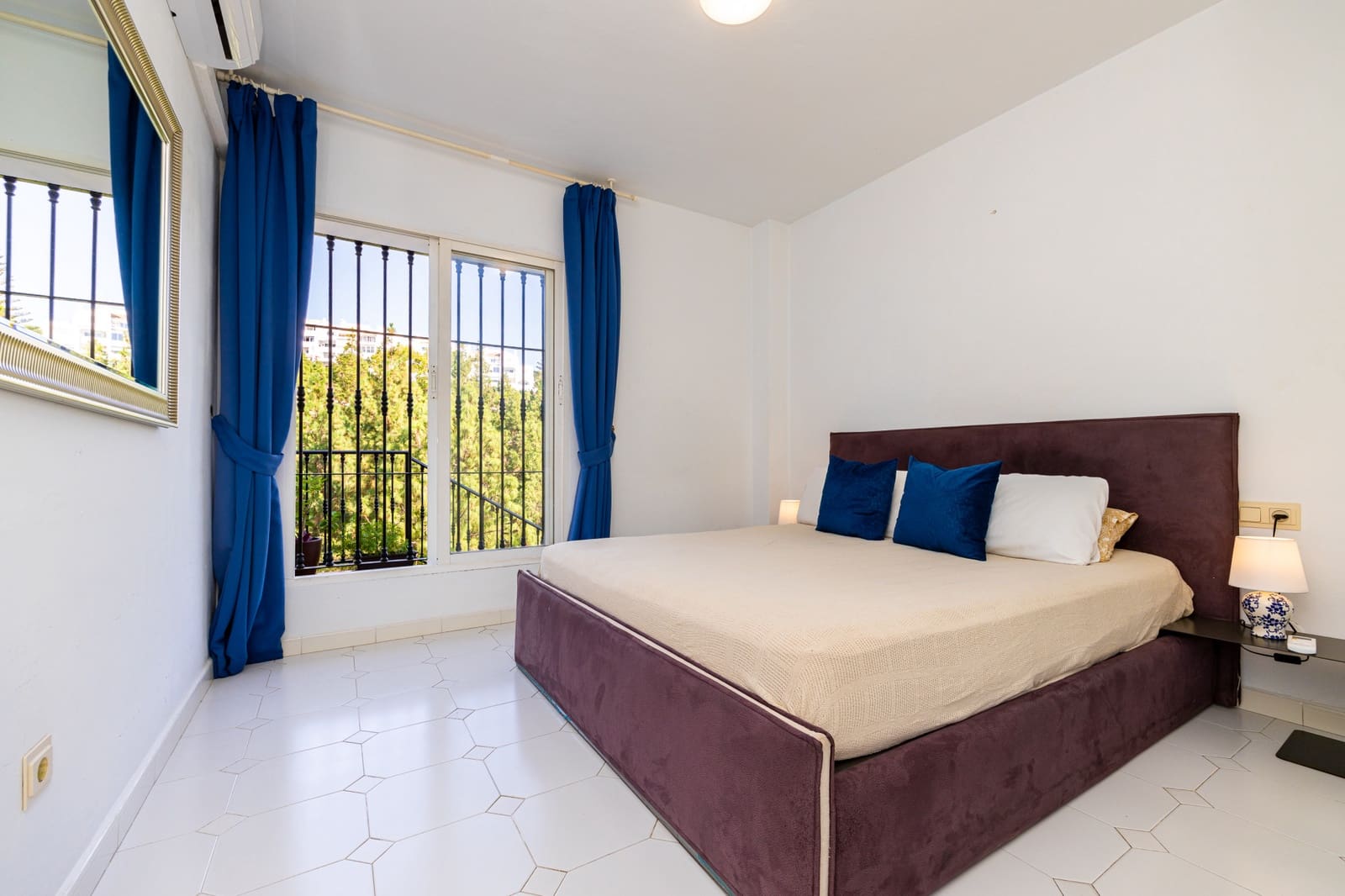 2 bedroom Apartment for sale in Calahonda with pool - € 285,000 (Ref: 10016962)