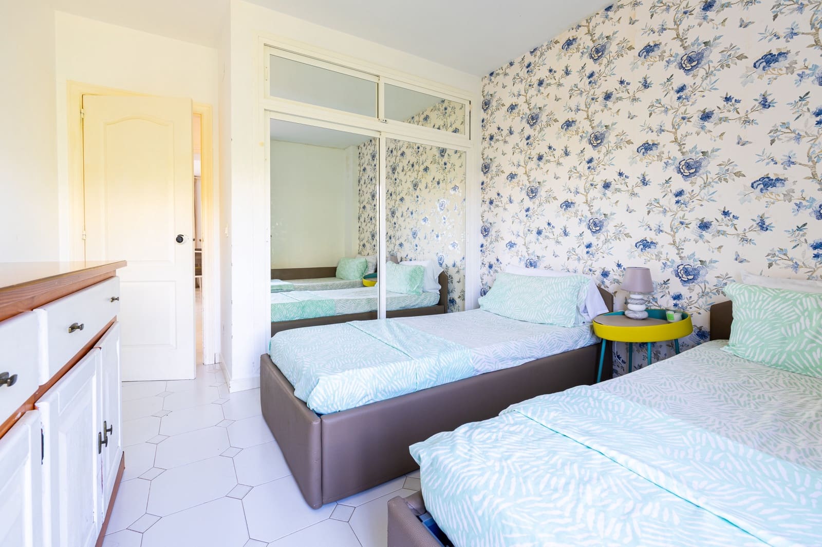 2 bedroom Apartment for sale in Calahonda with pool - € 285,000 (Ref: 10016962)