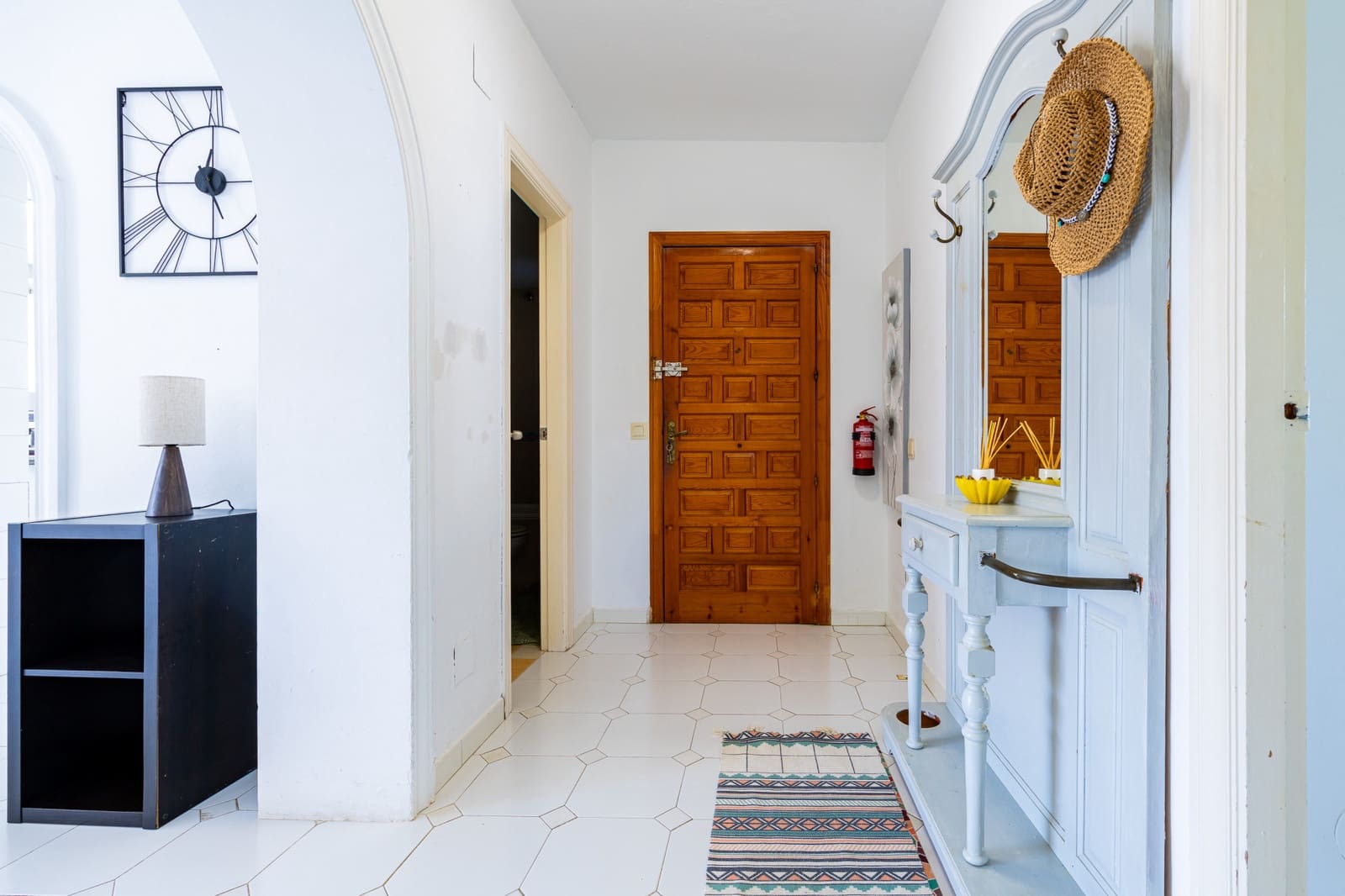 2 bedroom Apartment for sale in Calahonda with pool - € 285,000 (Ref: 10016962)