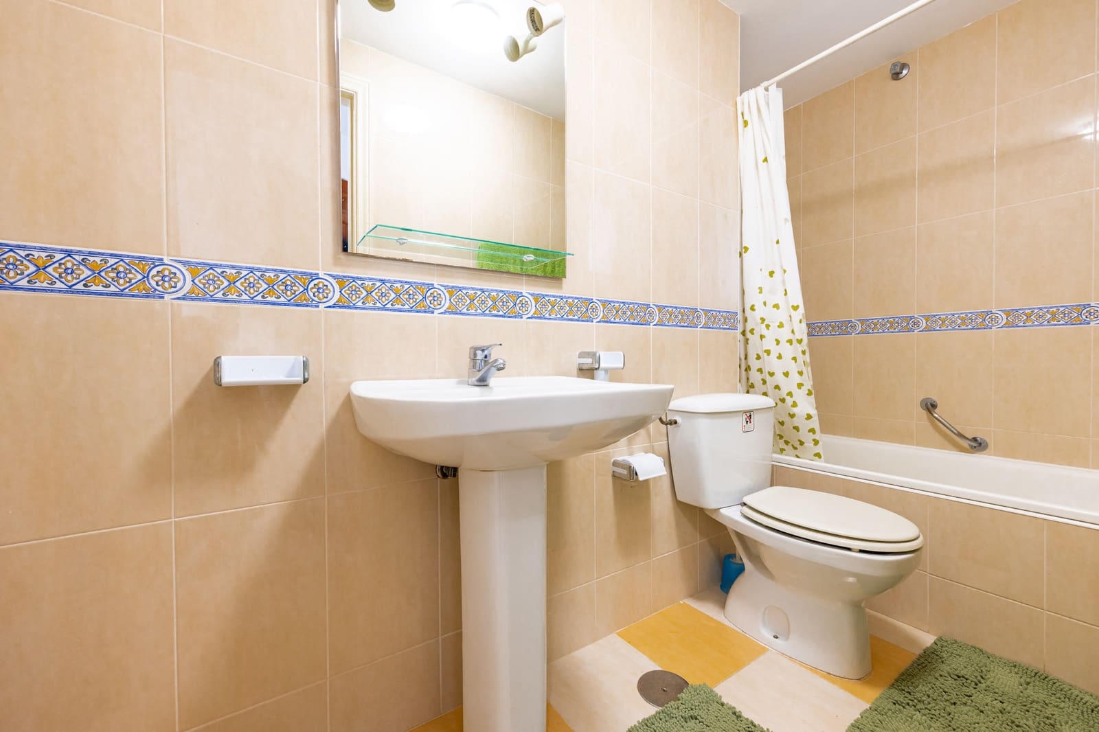 2 bedroom Apartment for sale in Calahonda with pool - € 285,000 (Ref: 10016962)