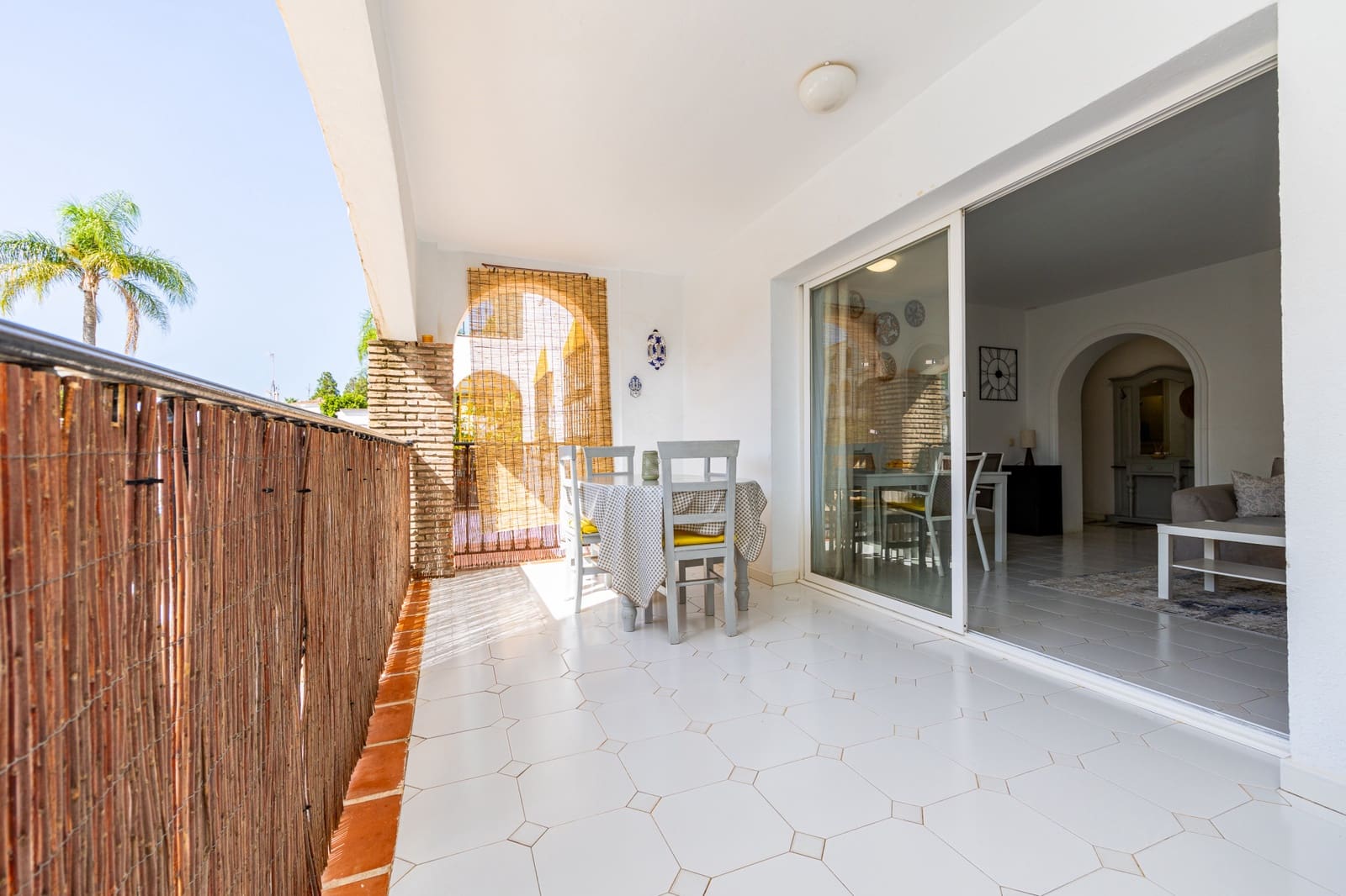 2 bedroom Apartment for sale in Calahonda with pool - € 285,000 (Ref: 10016962)