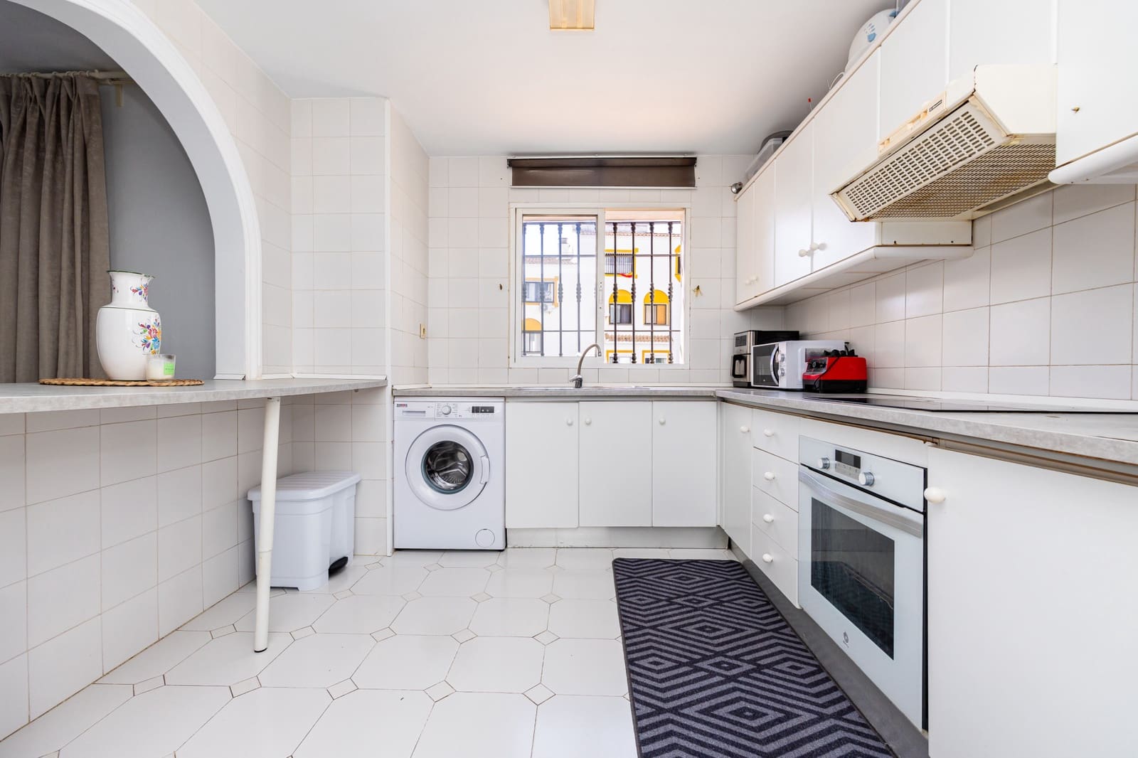 2 bedroom Apartment for sale in Calahonda with pool - € 285,000 (Ref: 10016962)