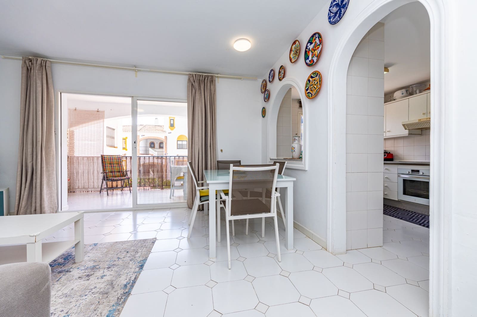 2 bedroom Apartment for sale in Calahonda with pool - € 285,000 (Ref: 10016962)