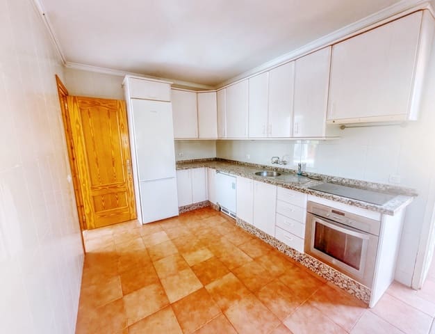 4 bedroom Villa for sale in Benalmádena with garage - € 636,500 (Ref: 10016963)