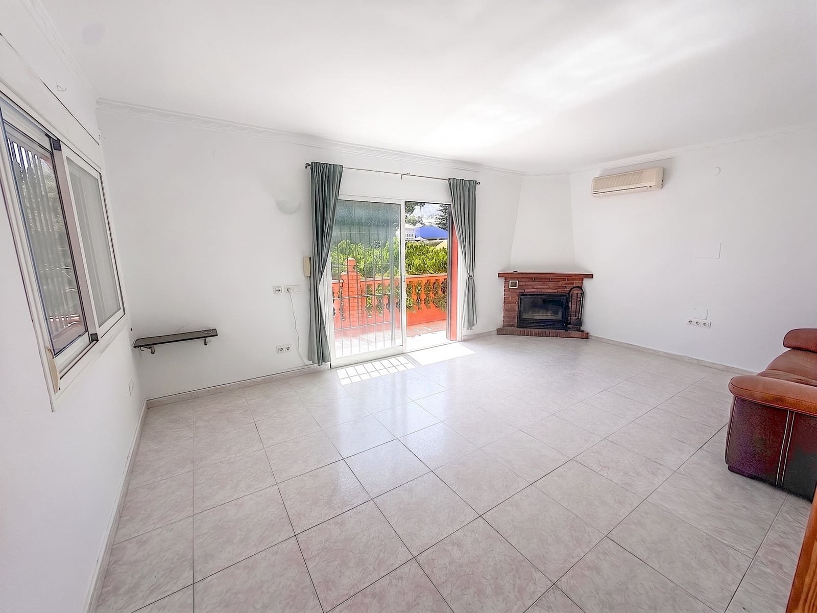 4 soverom Villa til salgs i Benalmadena med garasje - € 636 500 (Ref: 10016963)