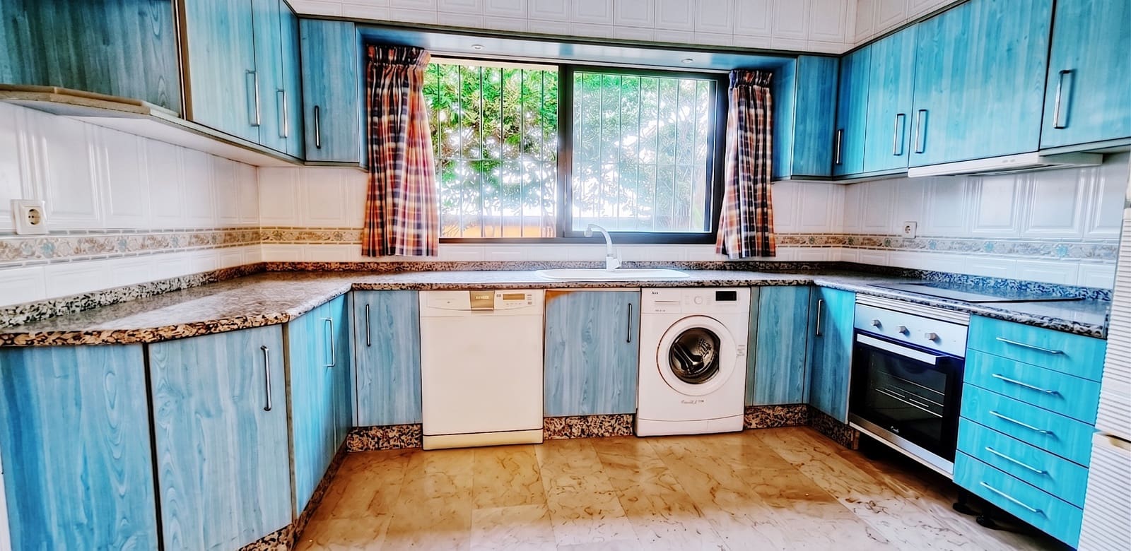 Chalet de 6 habitaciones en Benalmadena Costa en venta con piscina garaje - 775.000 € (Ref: 10018147)