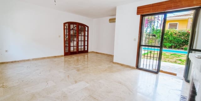 Chalet de 6 habitaciones en Benalmadena Costa, Benalmádena en venta con piscina garaje - 775.000 € (Ref: 10018147)