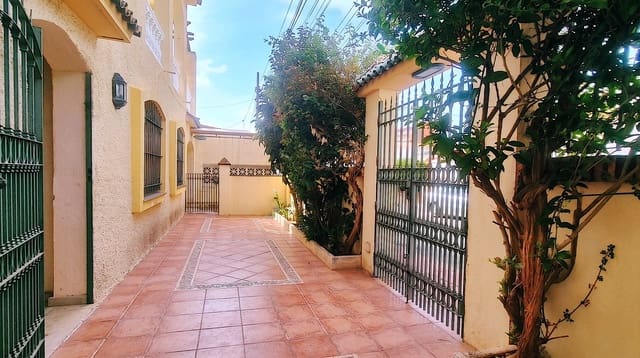 Chalet de 6 habitaciones en Benalmadena Costa, Benalmádena en venta con piscina garaje - 775.000 € (Ref: 10018147)