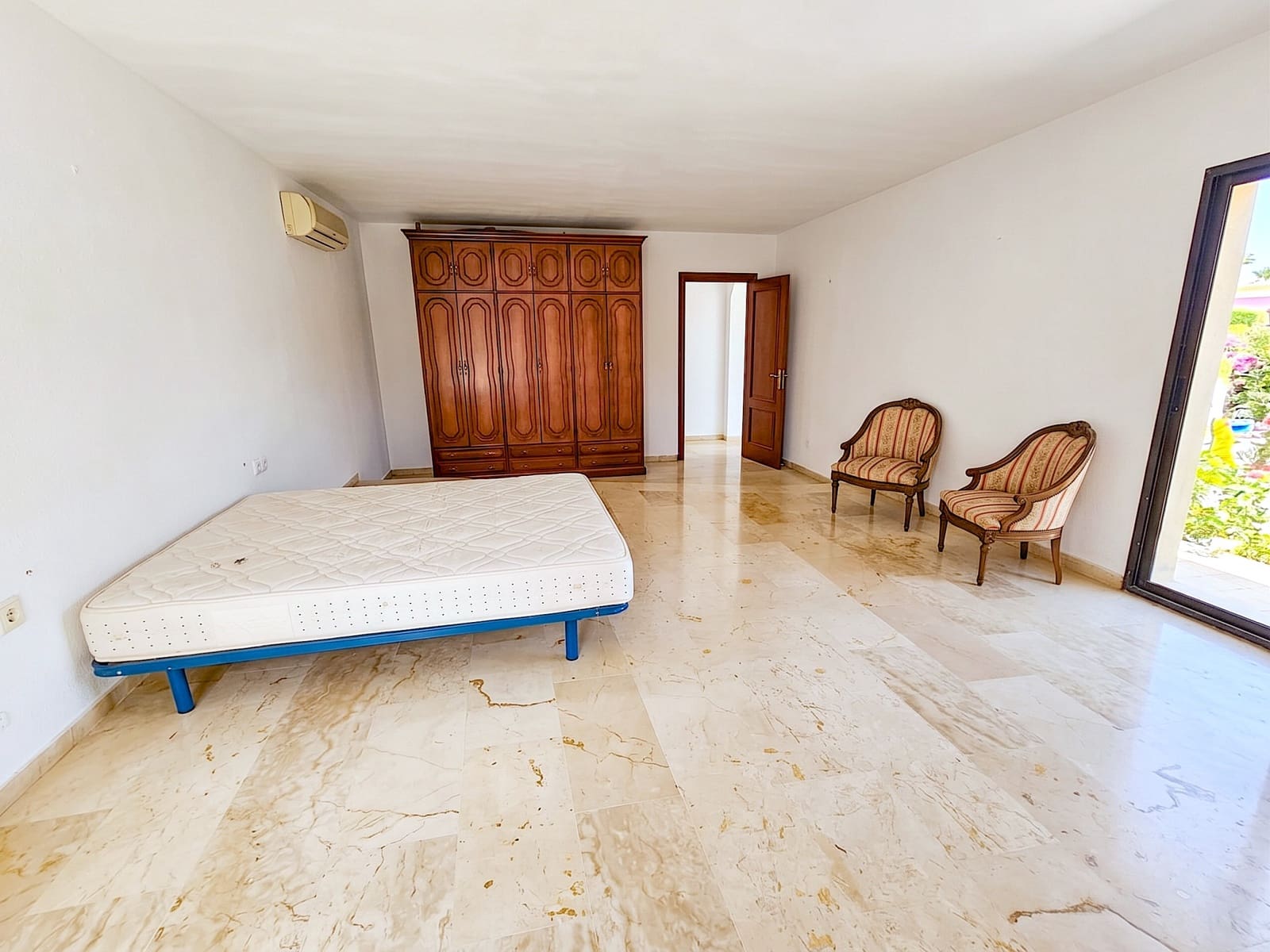 6 bedroom Villa for sale in Benalmadena Costa with pool garage - € 775,000 (Ref: 10018147)