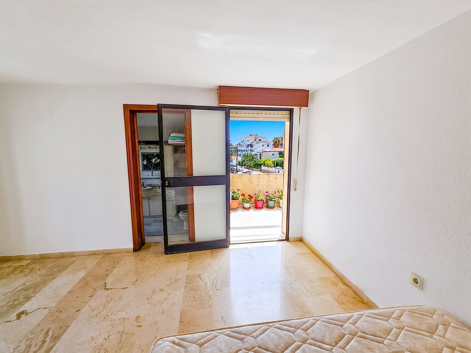 6 bedroom Villa for sale in Benalmadena Costa with pool garage - € 775,000 (Ref: 10018147)