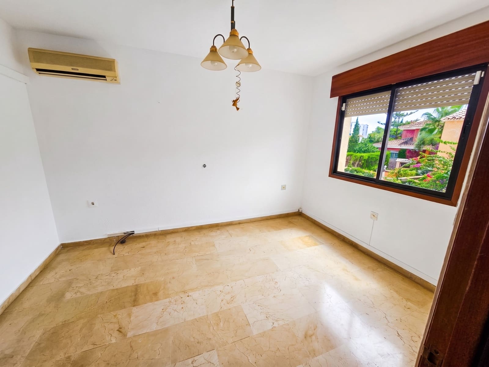 6 bedroom Villa for sale in Benalmadena Costa with pool garage - € 775,000 (Ref: 10018147)