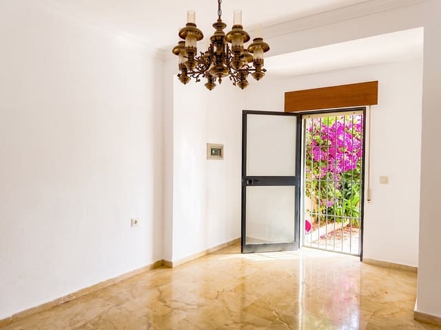 6 sovrum Villa till salu i Benalmadena Costa, Benalmádena med pool garage - 775 000 € (Ref: 10018147)