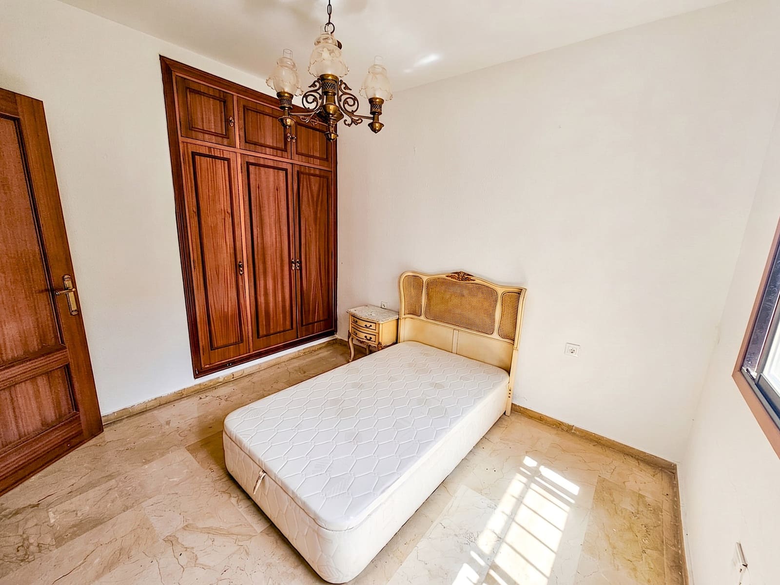 6 bedroom Villa for sale in Benalmadena Costa with pool garage - € 775,000 (Ref: 10018147)