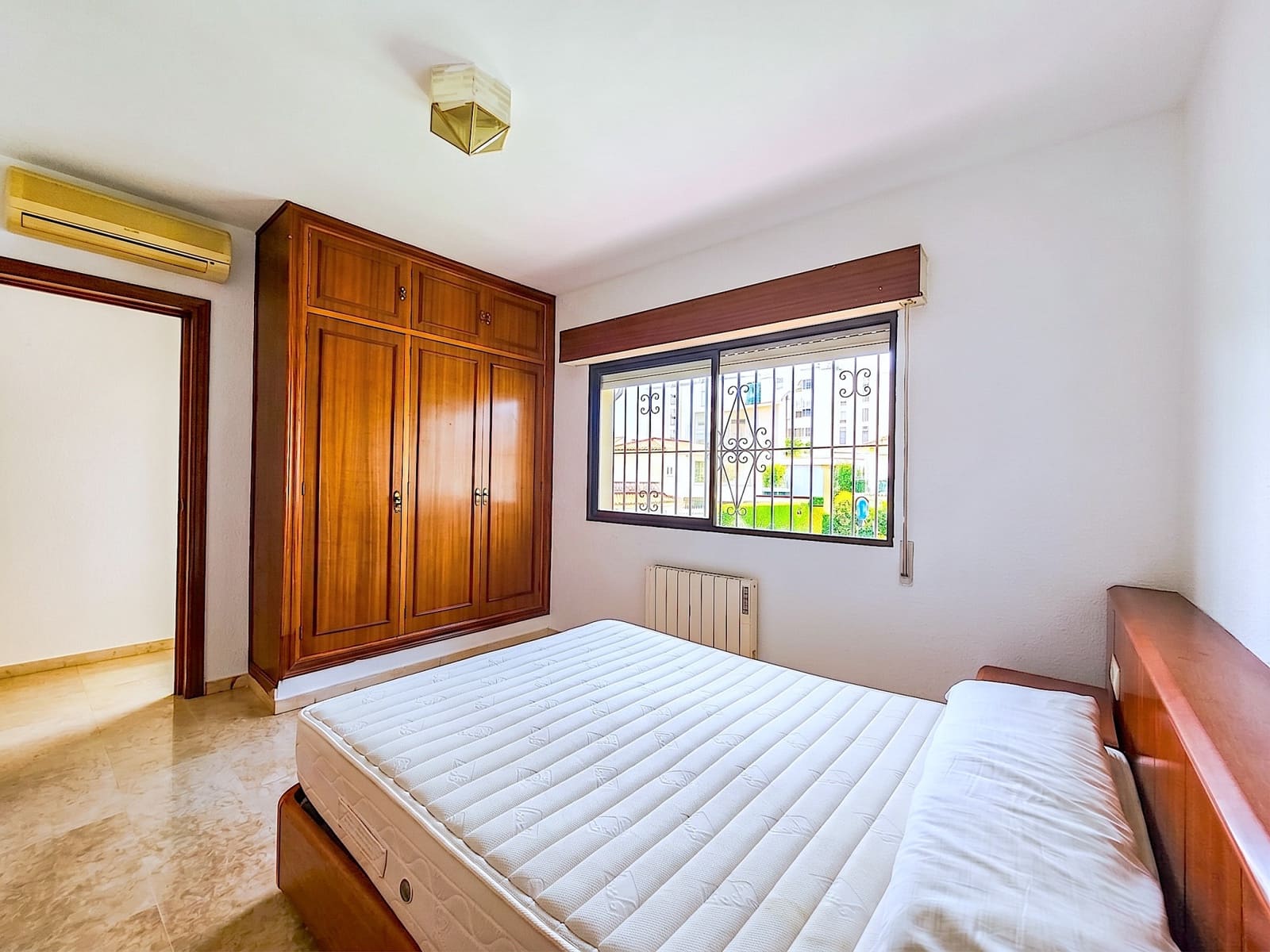6 bedroom Villa for sale in Benalmadena Costa with pool garage - € 775,000 (Ref: 10018147)