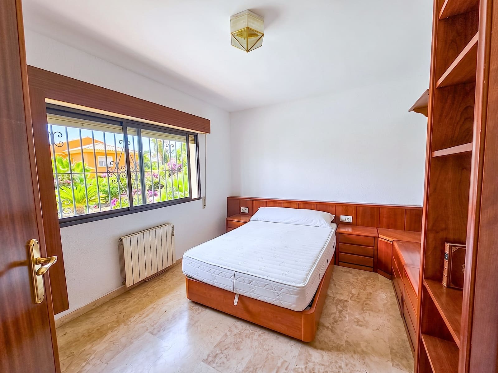 6 bedroom Villa for sale in Benalmadena Costa with pool garage - € 775,000 (Ref: 10018147)