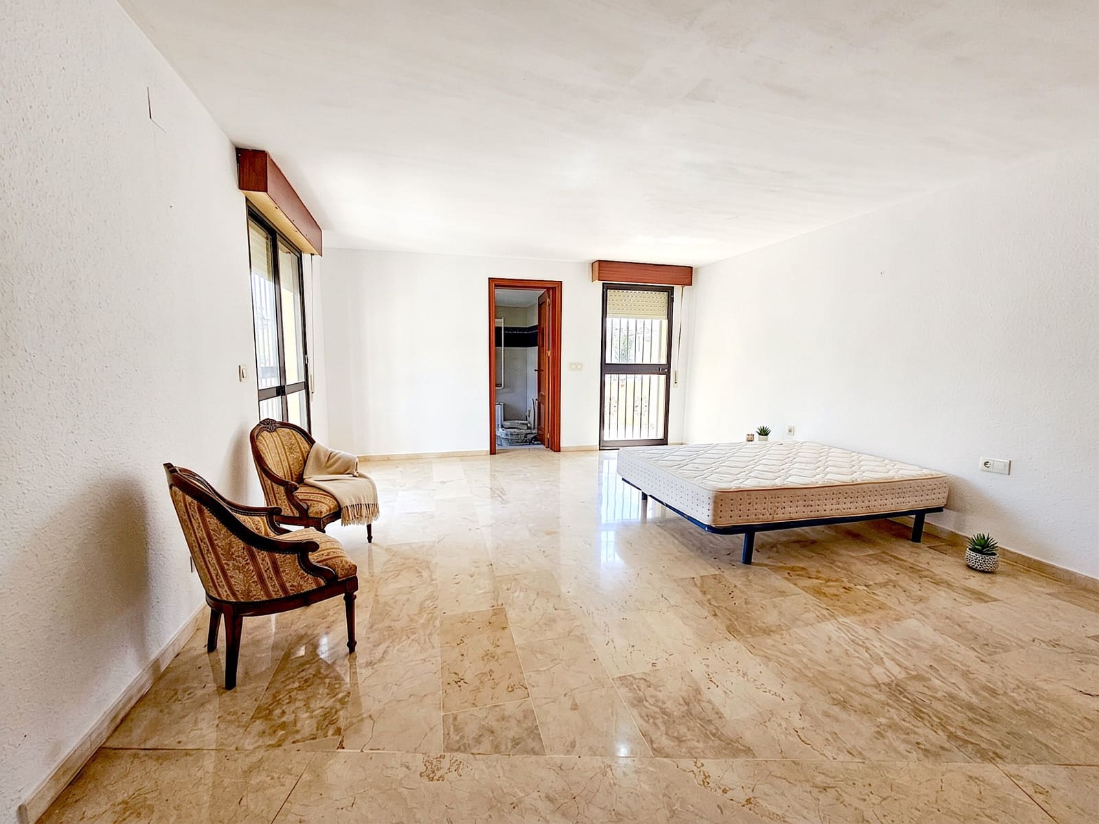 6 bedroom Villa for sale in Benalmadena Costa with pool garage - € 775,000 (Ref: 10018147)