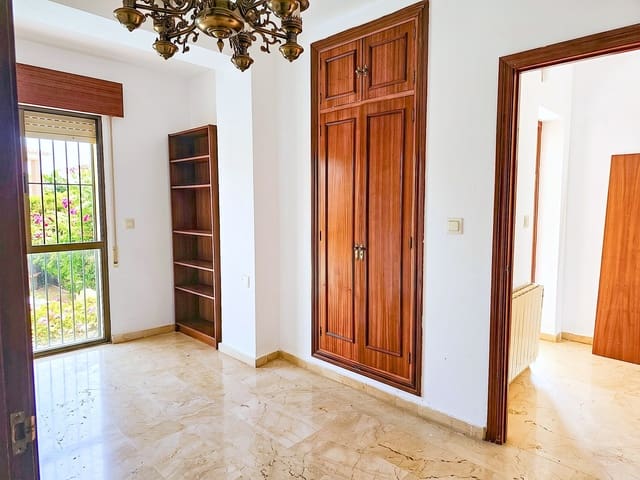 6 sovrum Villa till salu i Benalmadena Costa, Benalmádena med pool garage - 775 000 € (Ref: 10018147)