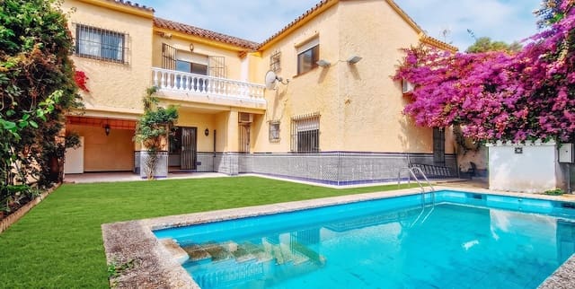 6 sovrum Villa till salu i Benalmadena Costa, Benalmádena med pool garage - 775 000 € (Ref: 10018147)