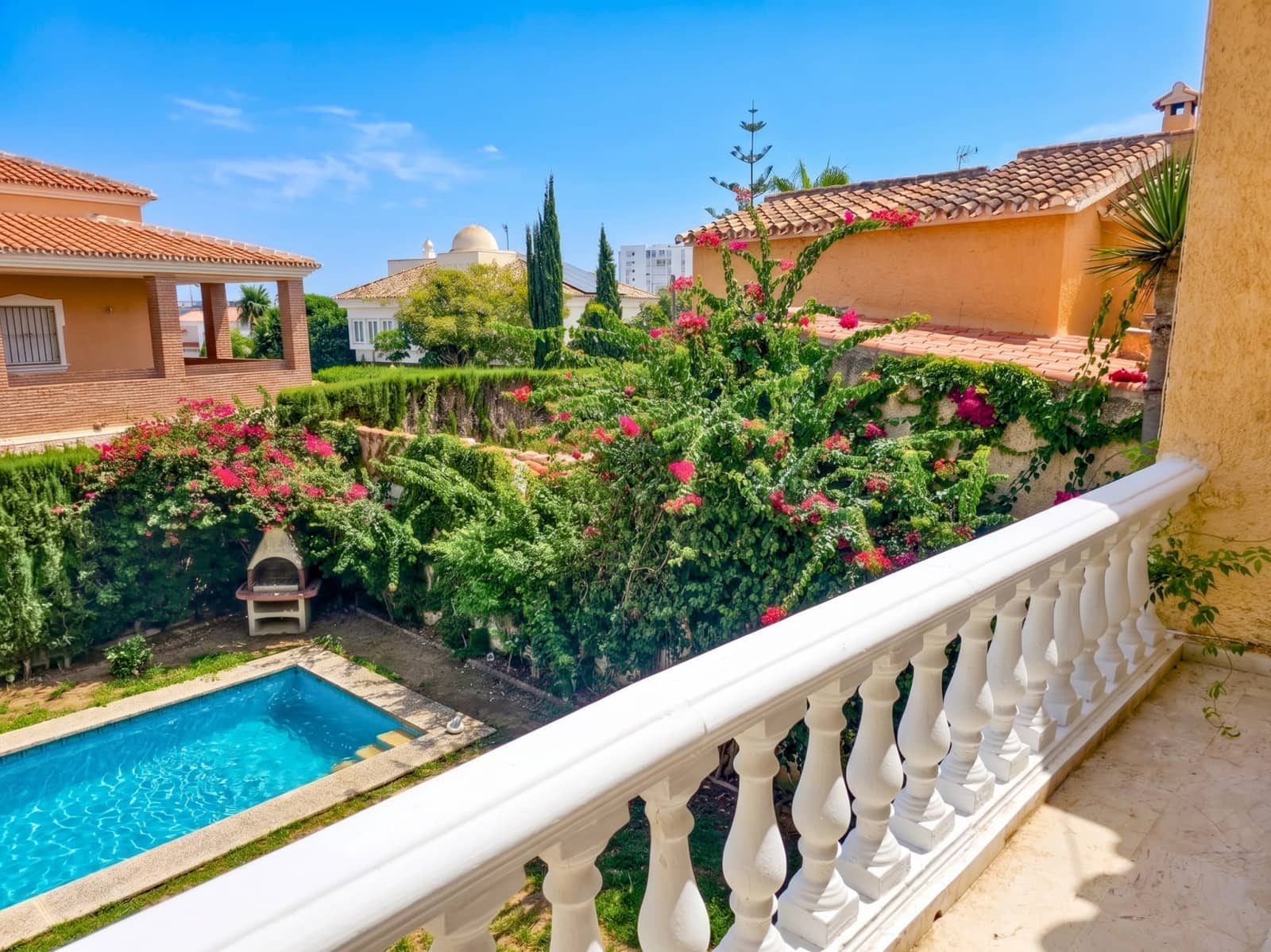 6 bedroom Villa for sale in Benalmadena Costa with pool garage - € 775,000 (Ref: 10018147)