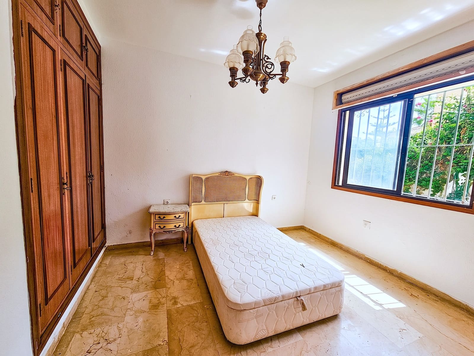 6 bedroom Villa for sale in Benalmadena Costa with pool garage - € 775,000 (Ref: 10018147)