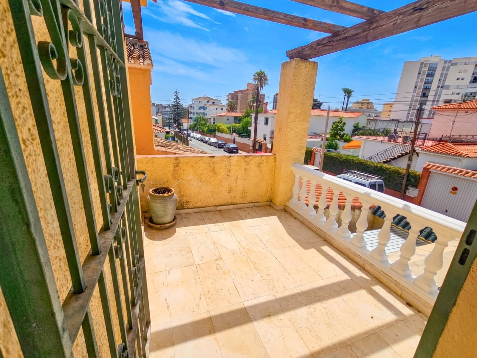 6 bedroom Villa for sale in Benalmadena Costa with pool garage - € 775,000 (Ref: 10018147)