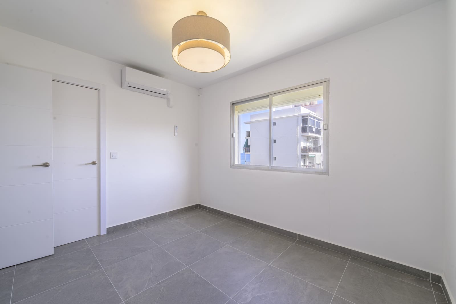 3 sypialnia Apartament na sprzedaż w Calahonda z basenem garażem - 349 000 € (Ref: 10020011)