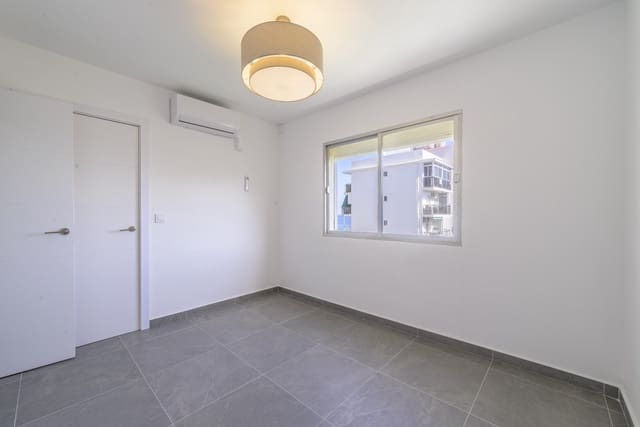 3 sypialnia Apartament na sprzedaż w Calahonda, Mijas z basenem garażem - 349 000 € (Ref: 10020011)