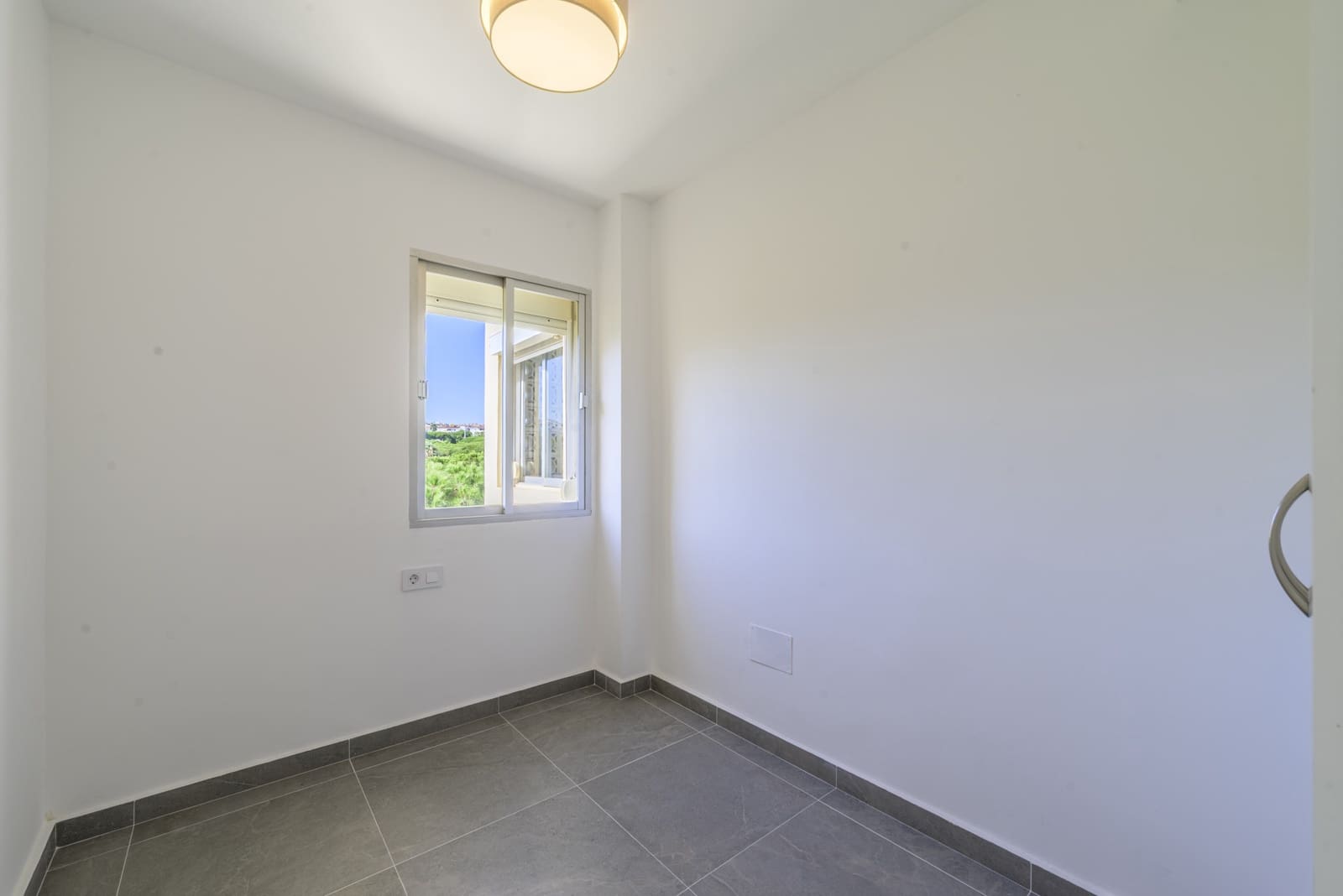 3 sypialnia Apartament na sprzedaż w Calahonda z basenem garażem - 349 000 € (Ref: 10020011)