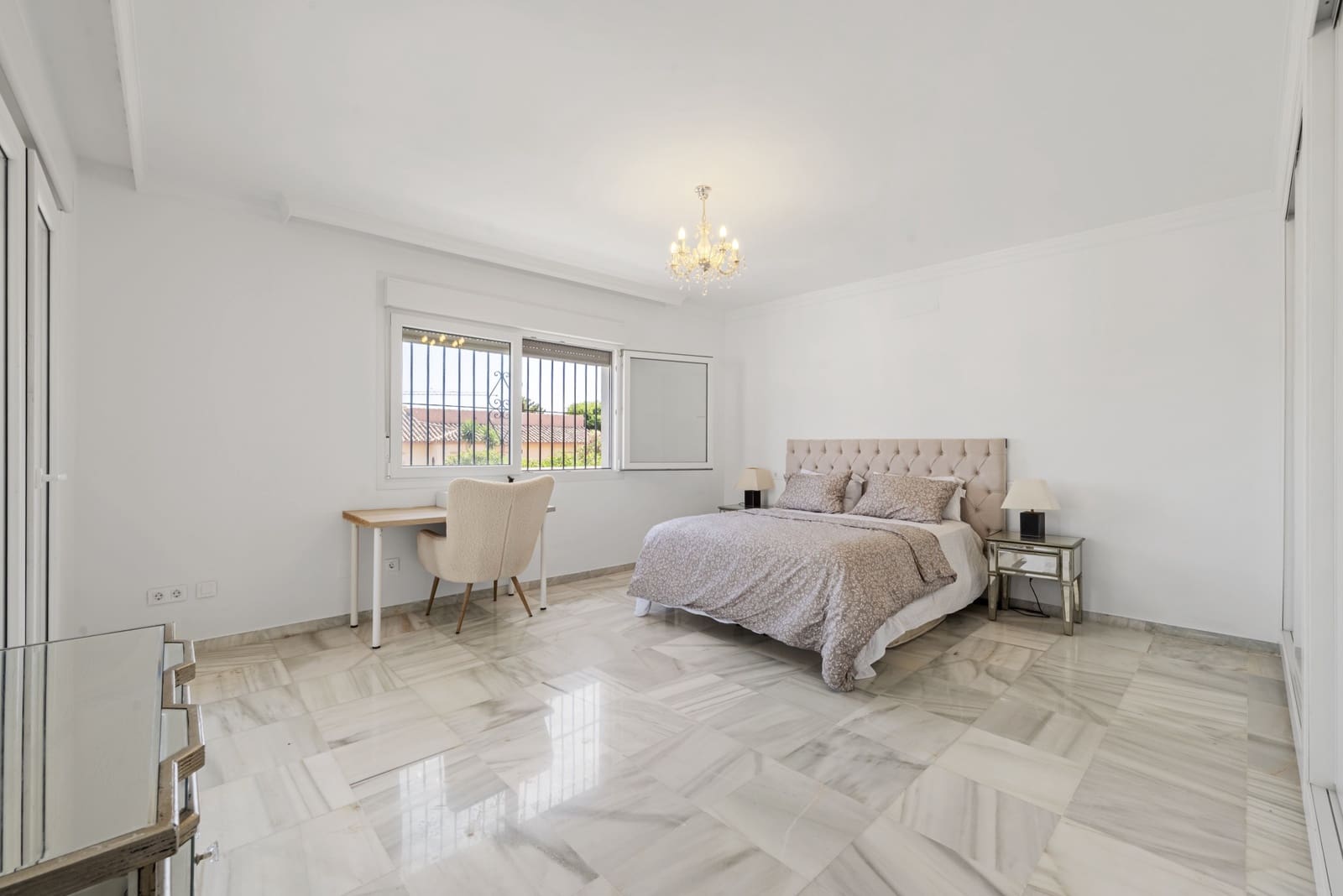 7 sovrum Villa till salu i Mijas Costa med pool garage - 1 650 000 € (Ref: 10021847)