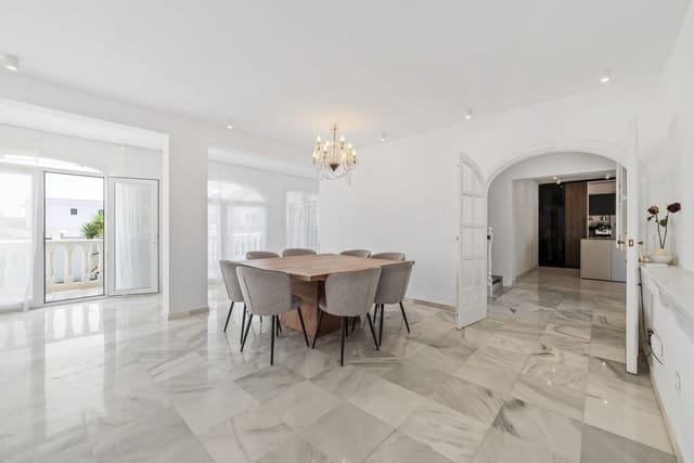 7 bedroom Villa for sale in Mijas Costa, Mijas with pool garage - € 1,650,000 (Ref: 10021847)