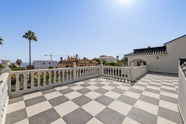 7 bedroom Villa for sale in Mijas Costa, Mijas with pool garage - € 1,650,000 (Ref: 10021847)