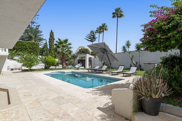 7 bedroom Villa for sale in Mijas Costa, Mijas with pool garage - € 1,650,000 (Ref: 10021847)
