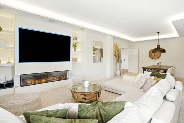 6 bedroom Villa for sale in Mijas Costa, Mijas with pool garage - € 1,395,000 (Ref: 10024983)