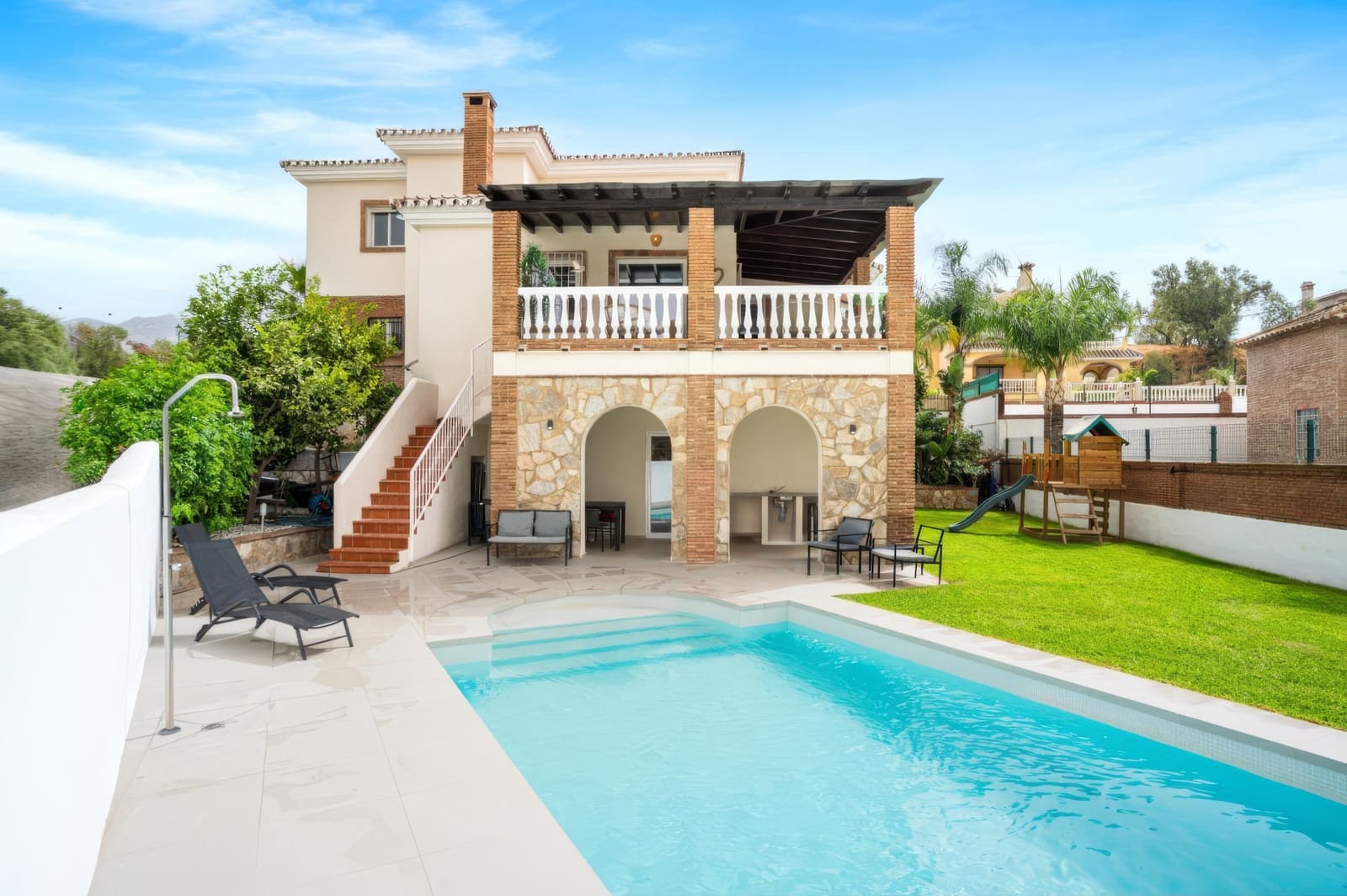 6 sovrum Villa till salu i Mijas Costa med pool garage - 1 395 000 € (Ref: 10024983)