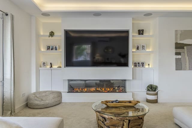 Chalet de 6 habitaciones en Mijas Costa, Mijas en venta con piscina garaje - 1.395.000 € (Ref: 10024983)