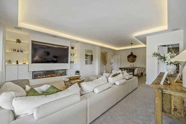 Chalet de 6 habitaciones en Mijas Costa, Mijas en venta con piscina garaje - 1.395.000 € (Ref: 10024983)