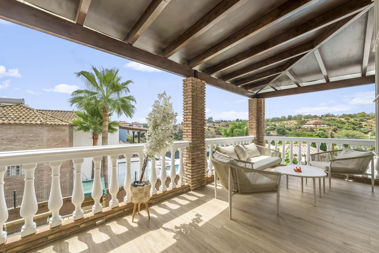 6 bedroom Villa for sale in Mijas Costa with pool garage - € 1,395,000 (Ref: 10024983)