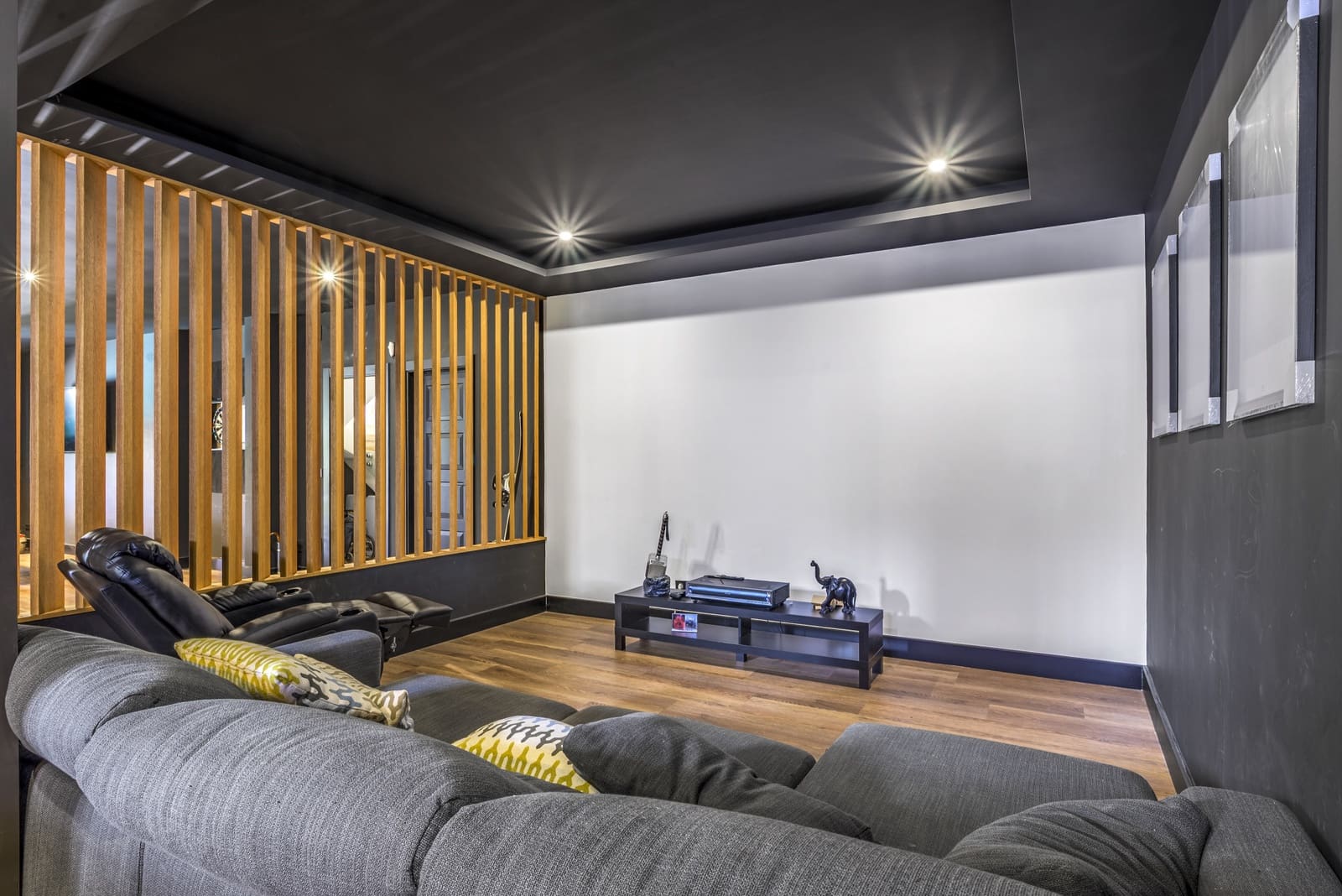 6 bedroom Villa for sale in Mijas Costa with pool garage - € 1,395,000 (Ref: 10024983)