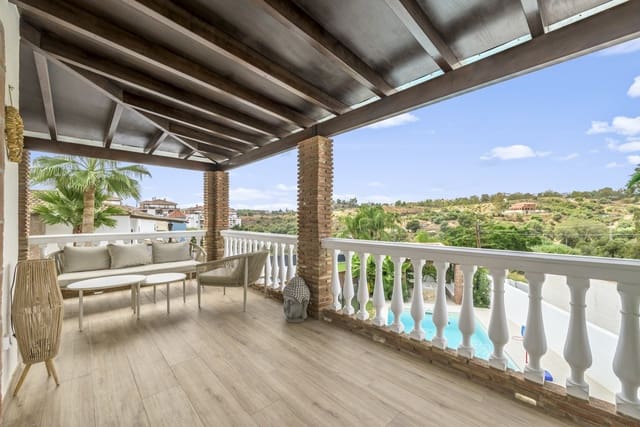 Chalet de 6 habitaciones en Mijas Costa, Mijas en venta con piscina garaje - 1.395.000 € (Ref: 10024983)