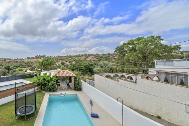 Chalet de 6 habitaciones en Mijas Costa, Mijas en venta con piscina garaje - 1.395.000 € (Ref: 10024983)